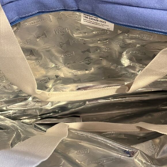 NWT Life is Good insulated tote - Picture 5 of 5